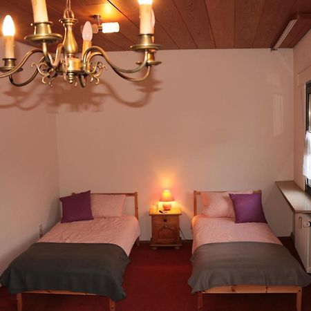 E Kurhaus Wohnung Nr 5 เชอเนา ภายนอก รูปภาพ