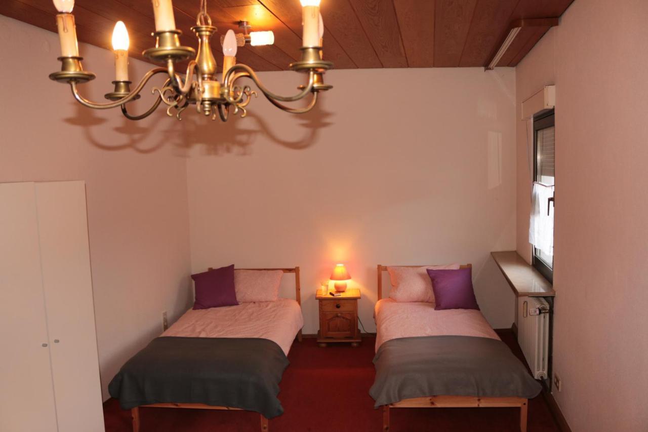 E Kurhaus Wohnung Nr 5 เชอเนา ภายนอก รูปภาพ