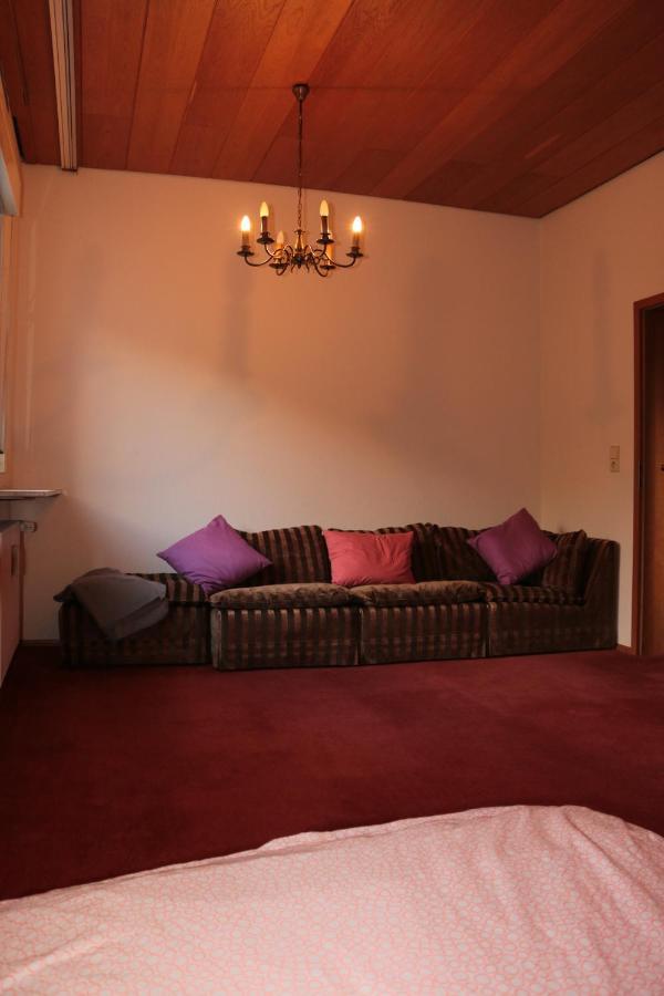 E Kurhaus Wohnung Nr 5 เชอเนา ภายนอก รูปภาพ