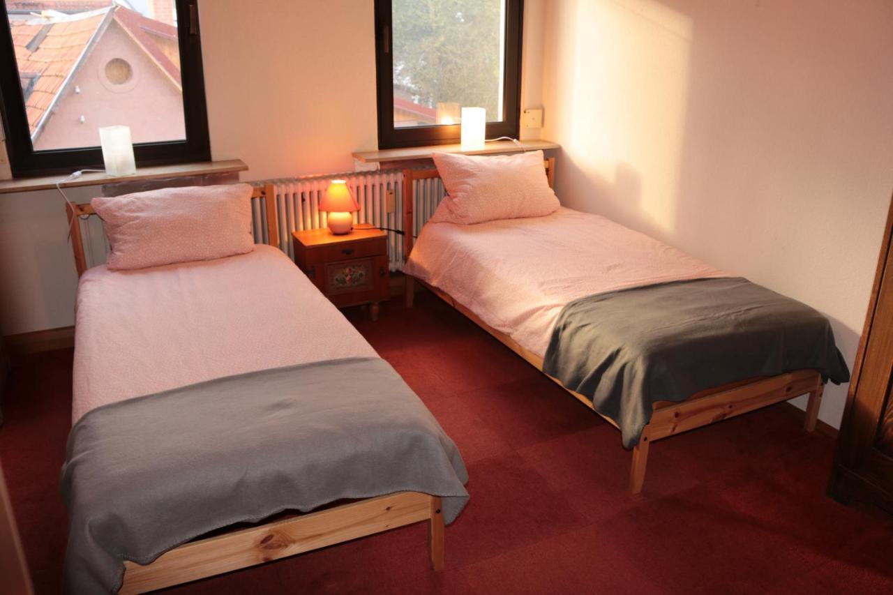 E Kurhaus Wohnung Nr 5 เชอเนา ภายนอก รูปภาพ